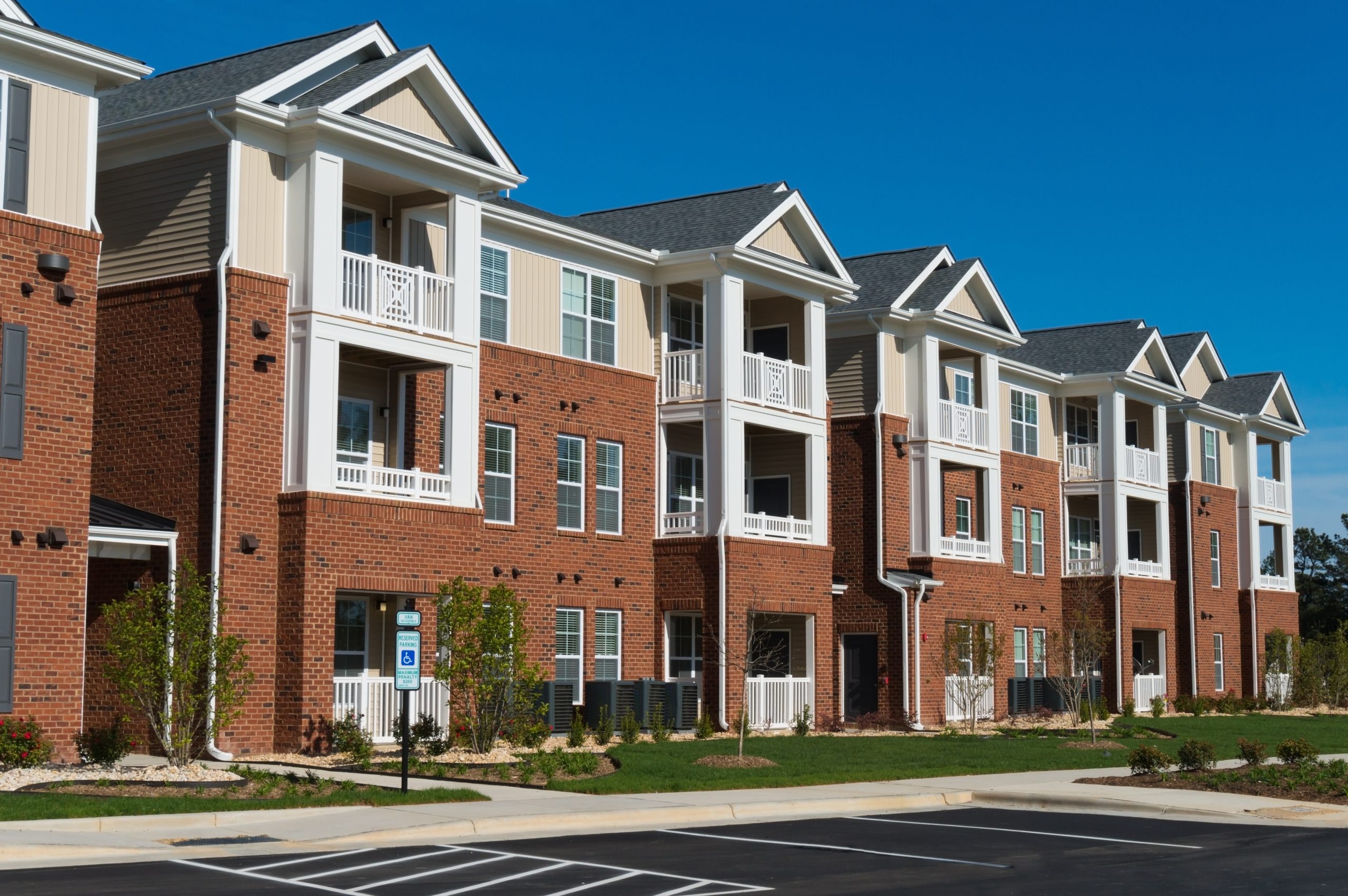 smart stores in Tampa | micro markets for apartments | MachinSnack Vending